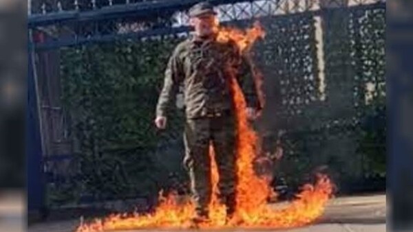 Murió militar de EEUU que se prendió fuego frente a la embajada de Israel en Washington