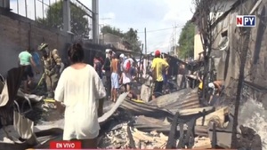 Incendio arrasó con una veintena de casas en Sajonia - Noticias Paraguay