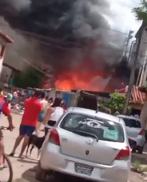 Unas 20 viviendas afectadas por incendio en Banco San Miguel de Sajonia - trece