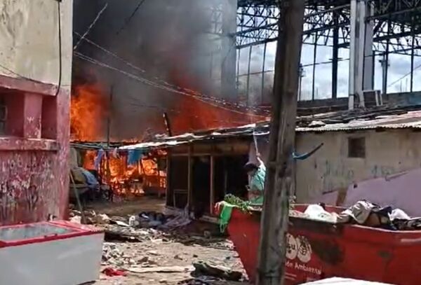 Incendio al costado del Deportivo Sajonia consumió 20 viviendas precarias - Megacadena - Diario Digital