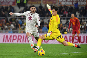 Versus / El Torino de "Tonny" Sanabria cae ante la Roma que tuvo como figura a Dybala