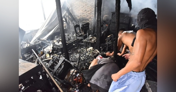 Controlan incendio que consumió varias viviendas en asentamiento contiguo al Club Puerto Sajonia