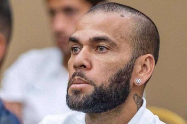 Versus / Barcelona le retiró el título de "leyenda del club" a Dani Alves