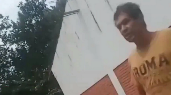 (VIDEO). ¿Mba’epiko don? Aplazaron a su hijo y fue a amenazar a las profesoras