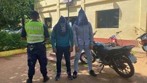Policía aprehendió a dos presuntos motochorros en Mariano Roque Alonso - Policiales - ABC Color