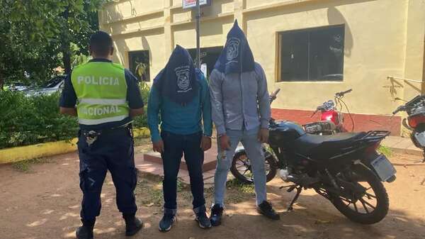 Policía aprehendió a dos presuntos motochorros en Mariano Roque Alonso - Policiales - ABC Color
