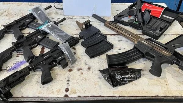 Brasil: Hallan armas que habrían salido de Paraguay en doble fondo de autobús - Radio Imperio 106.7 FM
