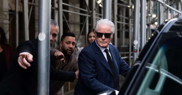 La Nación / Juicio por los manuscritos de “Hotel California”