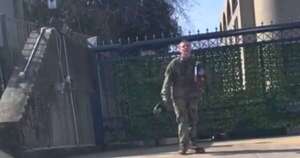 La Nación / Murió militar que se inmoló frente a embajada en Washington