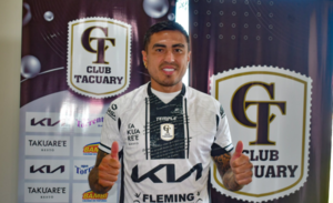 Versus / Darío Lezcano hizo su debut en Primera División del fútbol paraguayo