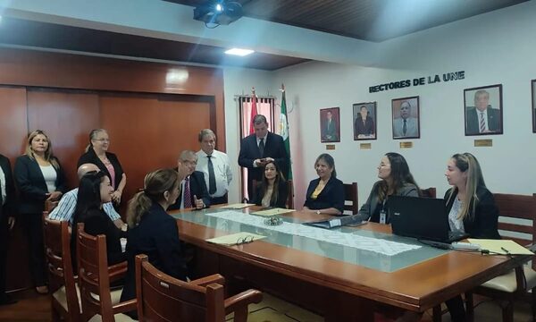 CGR verifica calificación de la UNE en el MECIP-2015