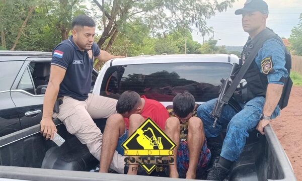 Hallan drogas y detienen a hermanos durante allanamiento