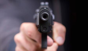 Niño de 11 años internado de urgencia tras recibir un balazo en su casa
