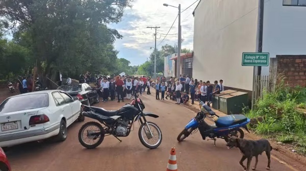 Padres cierran escuela en Encarnación por falta de rubros para docentes