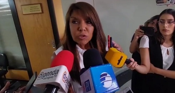 Senadora pide destitución del ministro de Agricultura