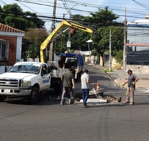 Essap suma casi 1.000 reclamos atendidos dentro del plan intensivo de reparación de caños rotos - .::Agencia IP::.