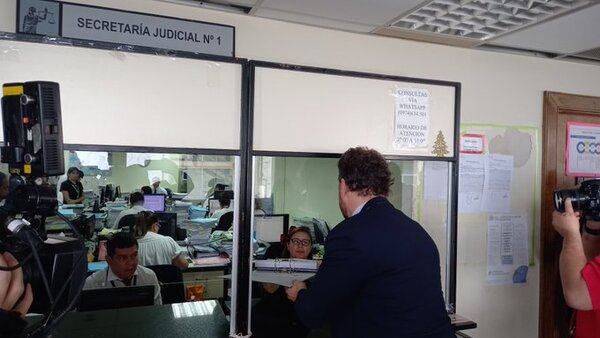 Kattya González presenta acción de inconstitucionalidad ante la CSJ