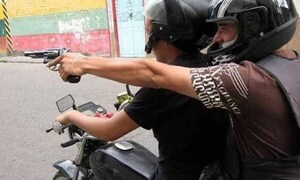 Motochorros se llevan el bolsón vacío y dejan el que tenía G. 70 millones – Prensa 5