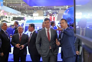 Mandatario presenta oportunidades en tecnología y conectividad a importantes empresas - .::Agencia IP::.