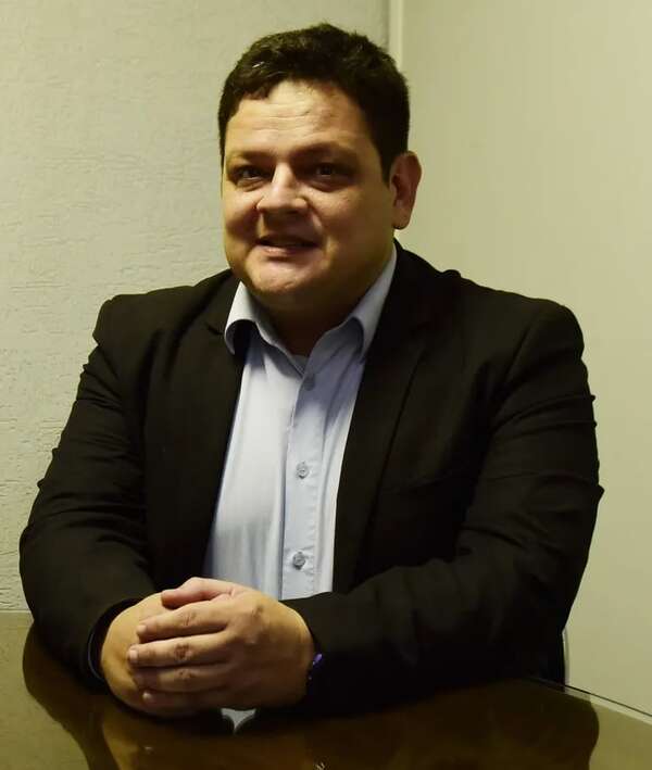 ANDE anuló designación de rematador público por presión política, denuncian - Economía - ABC Color
