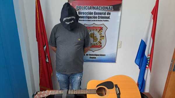 ¡Nde! Poli fue detenido con una guitarra y un celular robados
