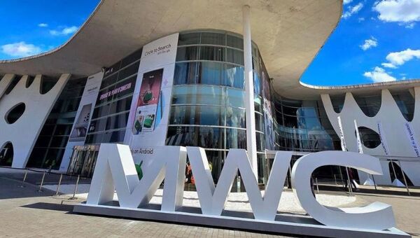 Mobile World Congress: Xiaomi presentó su automóvil y Lenovo una laptop de pantalla transparente
