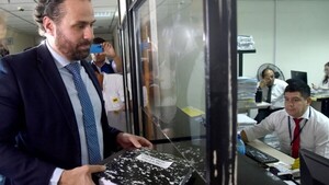Kattya González solicita a la Corte anular su expulsión del Senado