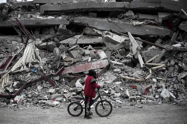 Israel mantiene ataques en norte y sur de Gaza y causa muerte a decenas de civiles - Mundo - ABC Color
