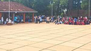 Estudiantes del CTN de Encarnación protestan por falta de rubros para docentes