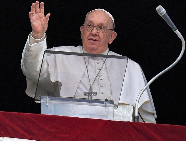 Papa Francisco fue llevado a un hospital por un problema de salud | 1000 Noticias