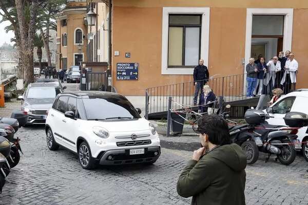 El papa acude a un hospital de Roma para pruebas diagnosticas por la gripe - Mundo - ABC Color