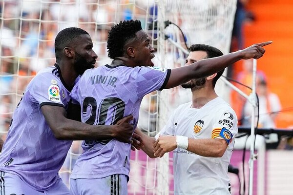 Versus / Regreso de alto voltaje de Vinicius a Valencia