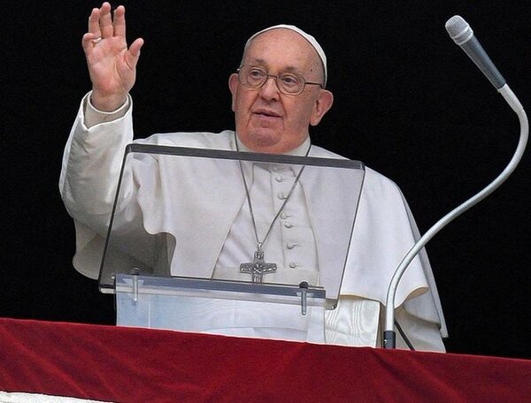 Papa Francisco fue llevado a un hospital por un problema de salud