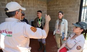 EXPERTOS DEL AFRICAM SAFARI CAPACITAN SOBRE SEGURIDAD A TÉCNICOS DEL CENTRO AMBIENTAL TEKOTOPA