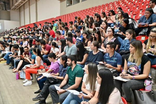 Más de 1.500 médicos concursarán por una plaza para hacer residencias médicas - .::Agencia IP::.