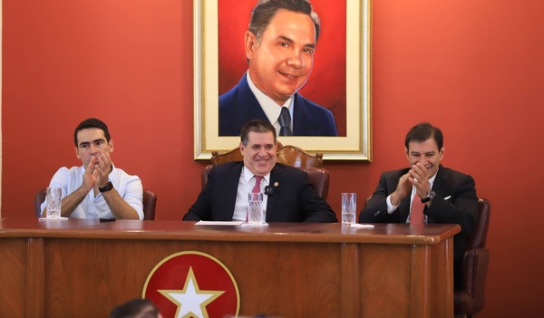 Líderes del departamento de Caaguazú presentes en reunión con Horacio Cartes con miras a la convención  - Noticiero Paraguay