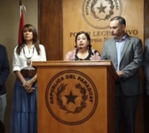 Senado: Plantearán restituir a Kattya González en sesión extra - Paraguay.com