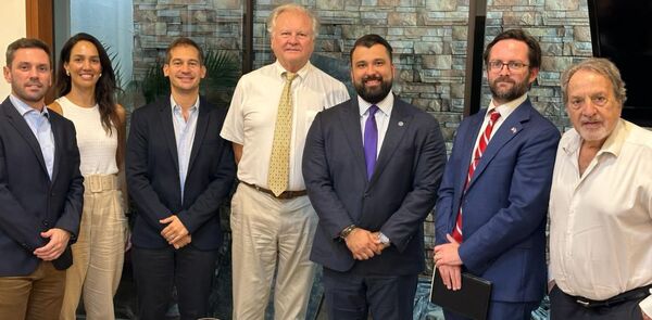 Alexander M谩rquez, agregado de la OFAC, visita Paraguay para fortalecer la lucha contra la corrupci贸n - Revista PLUS