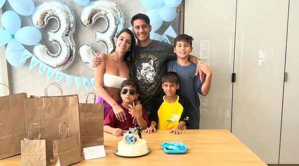 Tito Torres celebró sus 33 años, rodeado de sus tres hijos y su novia - Gente - ABC Color