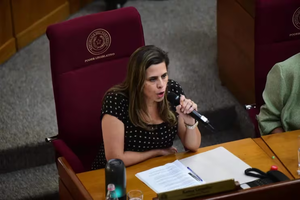 Senadores opositores convocan a sesión extra para revertir destitución de Kattya - Noticiero Paraguay