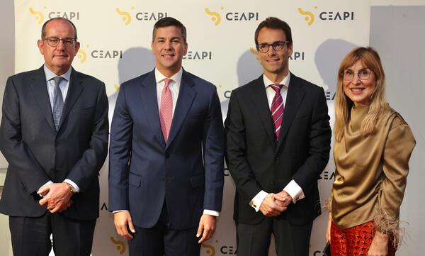 Peña invita a empresarios españoles a apoyar a Paraguay con creación de empleo - MarketData