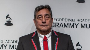 Músico indígena compite por un Oscar