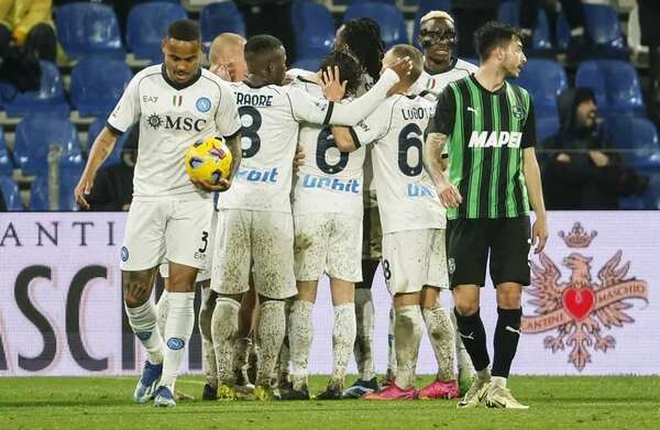 Osimhen y ‘Kvara’ resucitan al Nápoles - Fútbol Internacional - ABC Color