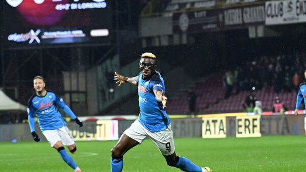 Osimhen iguala un registro goleador de Maradona en el Napoli