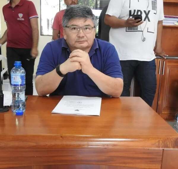 Concejal cartista confirma que buscan sacar al intendente de Saltos para devolver compensación - Política - ABC Color