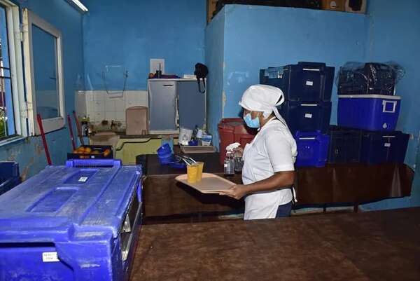 MEC cubre a Nenecho por retrasos en licitación del almuerzo escolar en Asunción - Nacionales - ABC Color