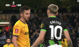 Versus / Julio Enciso no pudo rescatar al Brighton, que fue eliminado de la FA Cup