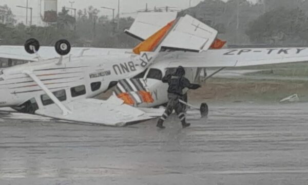 (VIDEO). ¡Aijue! Tormentaza tumbó hasta avionetas
