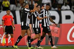 Botafogo golea a Aurora con un póker de Júnior Santos y avanza en la Libertadores - Fútbol Internacional - ABC Color