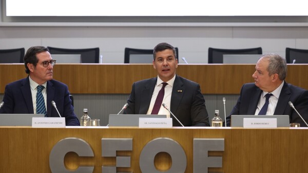 Peña anima a las empresas españolas a invertir en Paraguay